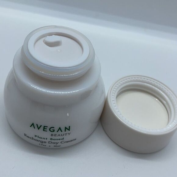NWT AVegan Beauty Plant Based Recharge Day Cream - Picture 8 of 8
